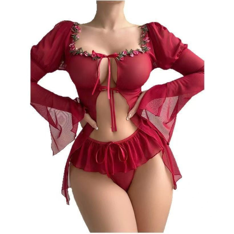 Nuisette brodée à bretelles – Plusieurs coloris